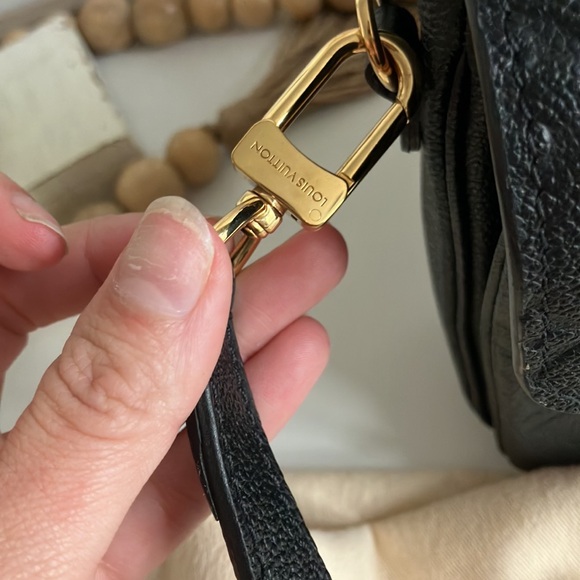 Pochette Métis with silk bandeau. - Picture 6 of 9